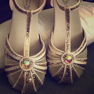 Joyfolie Hazel in Gold size 6 Youth or Women’s 8